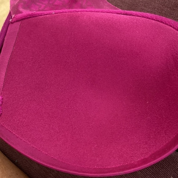 Victoria Secret Push Up Bra with front jeweled V. Size 34C
C - Picture 7 of 9